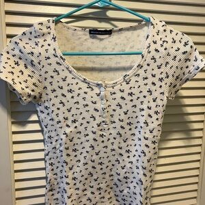 Brandy Melville White and Navy Floral Tee